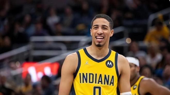 冰球联赛的 冰球联赛的